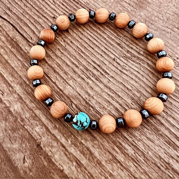 EQUINOX Bracelet feat. 8mm Cedar Wood beads &  turquoise stone - Picture 2 of 4